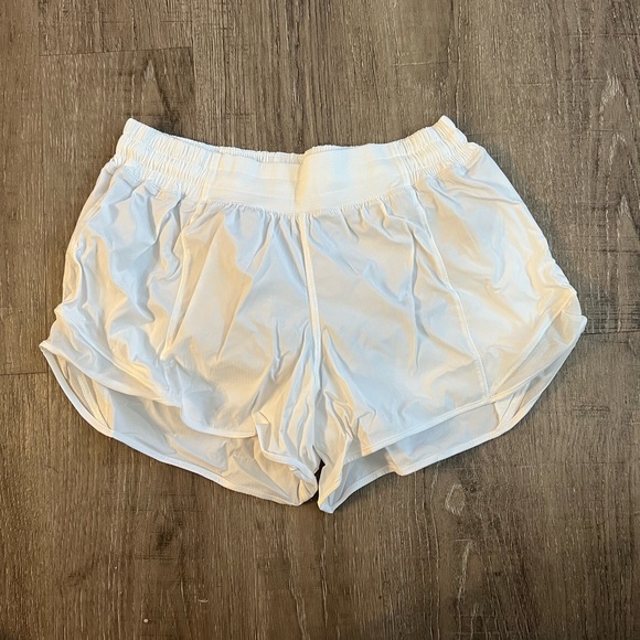 Lululemon Hotty Hot Low-Rise Lined Short 4" - Picture 7 of 9